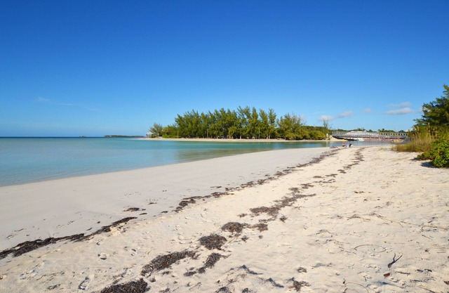 White Sand Beach just steps away! Fabulous Oceanview Porch!