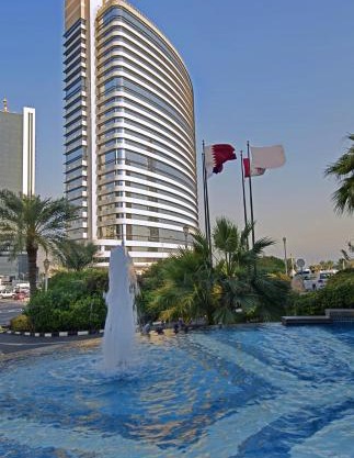 White Square Curve Hotel & Suites