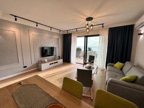 White Star Apartments