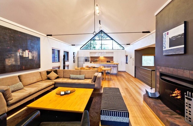 Whitehaven Stylish Group Retreat with Ocean Views