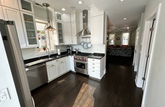 Wicker Park SFH w/Parking and Private Outdoor Deck
