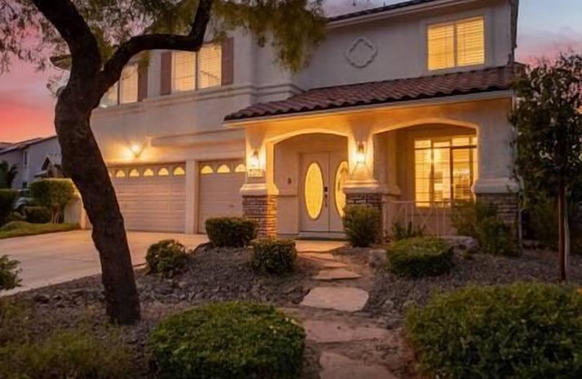 ❤️ Wild Grass - Chic 5 BR Vegas Home with Pool