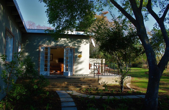 Wild Olive Cottage for 2 People in Wonderful Garden!