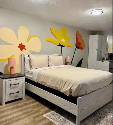 Wildflower Room At The Trailblazer Unit 9