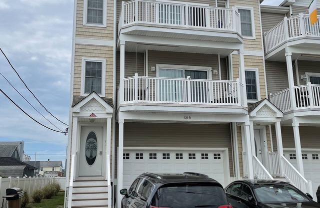 Wildwood vacation home by the Bay. Prime Location on a Beautiful Street!