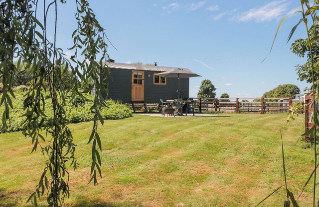 WILLOWDALE, pet friendly, with open fire in Witney