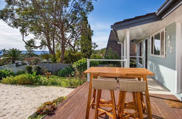 WindanSea Cottage - Pet Friendly - Ocean Glimpses