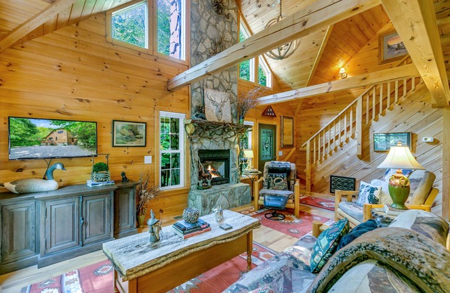 WindFall-Stunning and Secluded Creekside Cabin, Pet Friendly, Two Fire Pit Areas