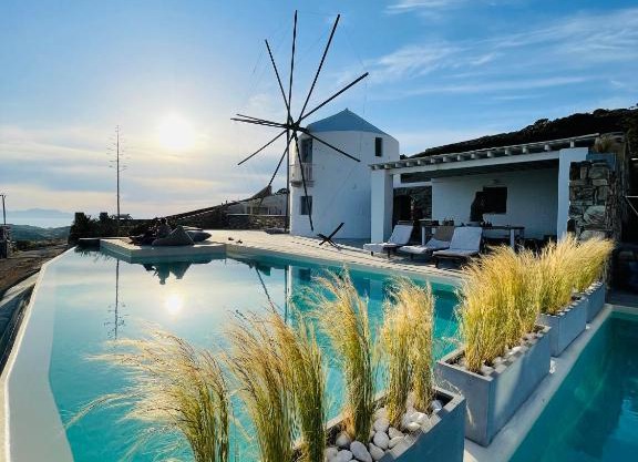 Windmill House with private pool and breathtaking views