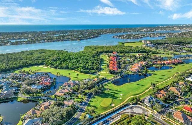 Windstar an exlusive community on Naples Bay! Well appointed 3 bed 2 bath villa