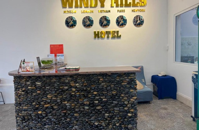 Windy hills hotel
