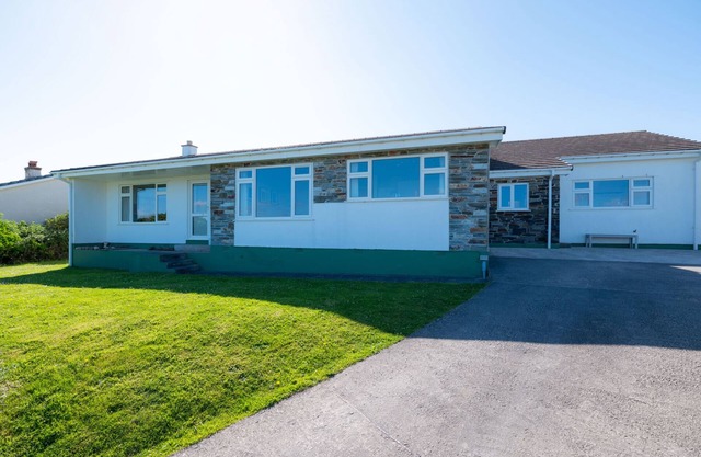 WINDYHILL, pet friendly, with open fire in Polzeath
