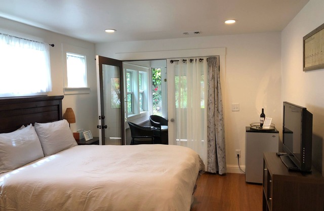 Wine Country Harvest Hideaway - Centrally located in Sonoma Valley