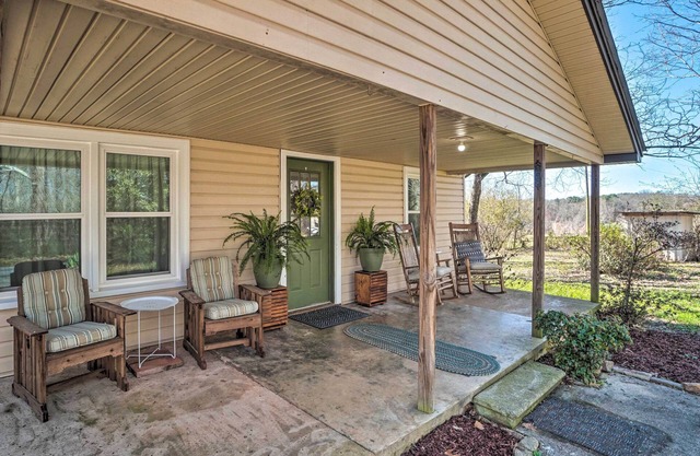 Wine Country Retreat w/Fire Pit + Sunroom!