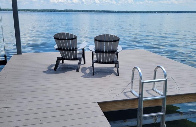 Wine Down Bungalow-Newly Renovated, Perfect For Two! Your private lake break!