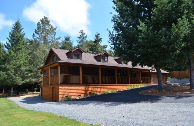 WineBerry Lodge, Gourmet In/Outdoor Kitchens, Spa