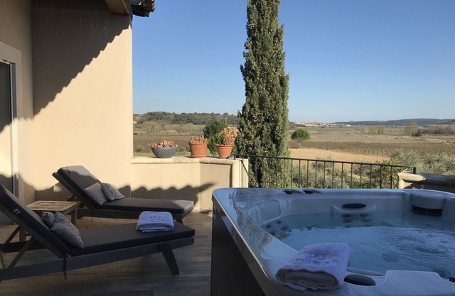 Winegrower's house with jacuzzi, sauna, spacious terrace and panoramic view