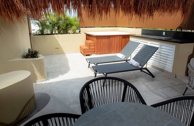 Winner of Top 25 Small Condo/Hotel All Of Mexico- PH 3 Bedr -Beach Club Jacuzzi
