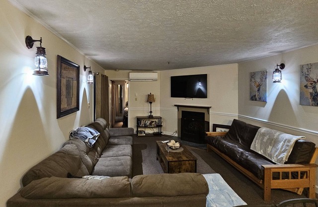 Winterplace D106 Ski in Ski Out Condo First Floor