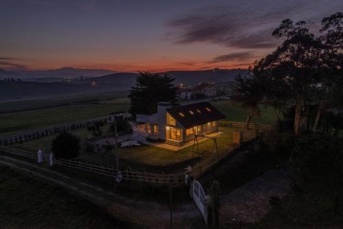 Wishome - Espectacular Villa con acceso privado a la playa de Oyambre