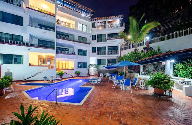 WIVC Alta Vista Condo - Stunning Views, Close to the Beach & Romantic Zone