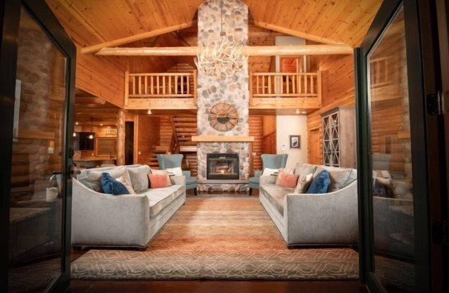 Wolf Lodge overlooking Lake Petenwell Fireplace, Firepit, Full Arcade.