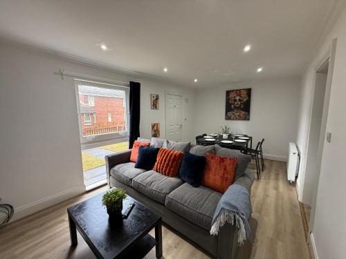 Wolseley-5 Bedroom 2 Bath Sleeps 8 Ideal for Contractors