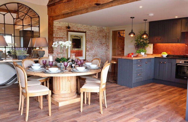 Wonderful villa for 6 guests with WIFI, terrace, pets allowed and parking