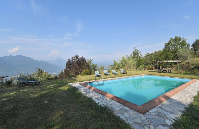 Wonderful private villa for 6 guests with private pool, WIFI, TV and pets allowed
