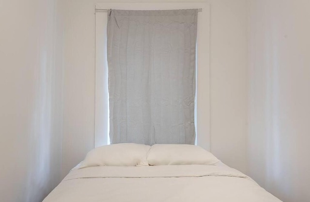 Wonderful 4BedR in Mile-End with FREE Parking
