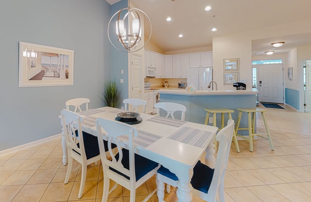 Wonderful Condo in Bayside Complex w/Shared Pool, Private Washer/Dryer, WiFi