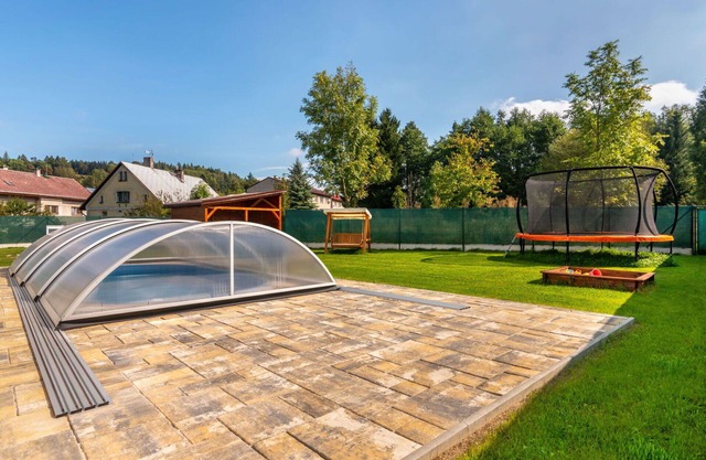 Wonderful private villa with private pool, WIFI, hot tub, TV, patio, pets allowed and parking