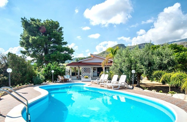 Wonderful private villa for 9 people with A/C, private pool, WIFI, TV, terrace and parking
