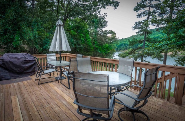 Wonderful Lake Front Home with amazing views and access to the water