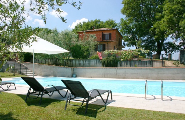Wonderful private villa for 9 people with private pool and TV