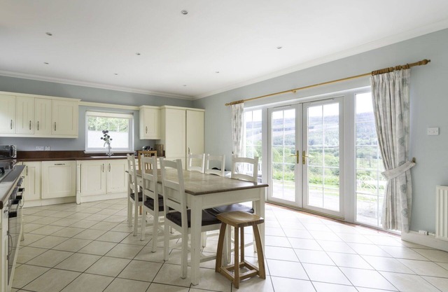Wonderful private villa for 15 people with TV, patio, panoramic view and parking