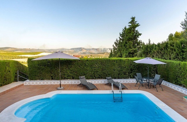 Wonderful private villa for 6 guests with private pool, WIFI, A/C, TV, terrace and parking