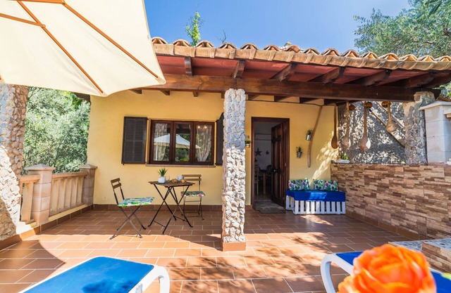 Wonderful private villa for 6 guests with WIFI, A/C, TV, patio and parking