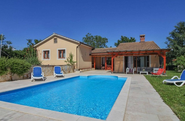 Wonderful private villa with WIFI, A/C, hot tub, private pool, TV, terrace, pets allowed and par...