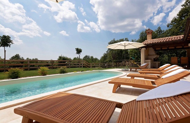 Wonderful private villa with A/C, WIFI, private pool, TV, terrace, pets allowed and parking