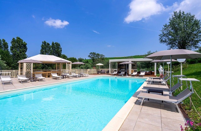 Wonderful private villa with WIFI, A/C, private pool, sauna, hot tub, TV, patio and panoramic view
