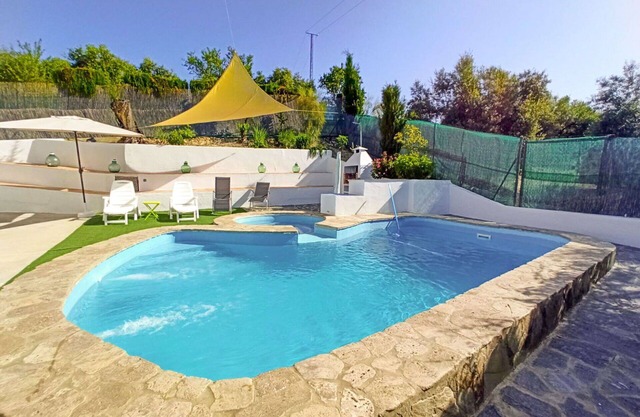 Wonderful private villa with WIFI, A/C, hot tub, private pool, TV, terrace and pets allowed
