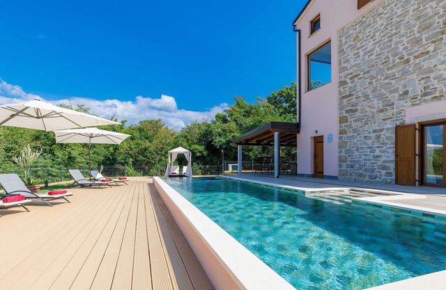 Wonderful private villa with WIFI, A/C, private pool, TV, terrace, pets allowed and parking