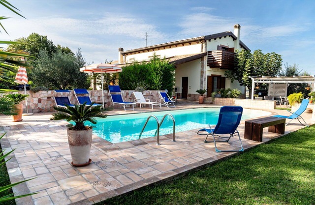 Wonderful villa for 5 people with WIFI, pool, A/C, TV and patio