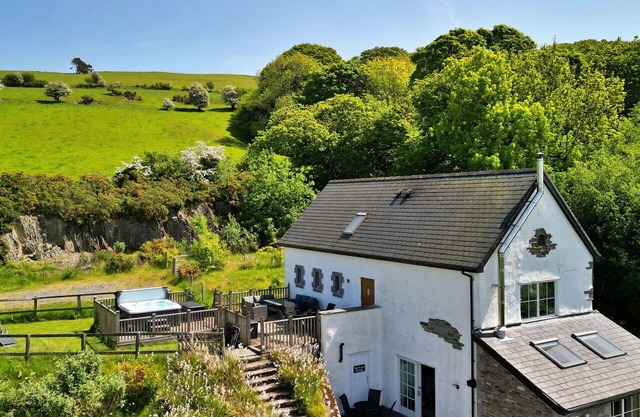 Wonderful villa for 7 people with hot tub, WIFI, terrace and parking