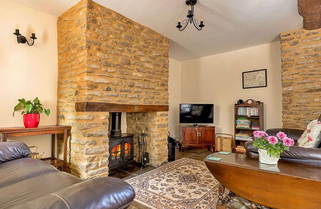 Wonderful villa for 4 guests with WIFI, TV, pets allowed and parking
