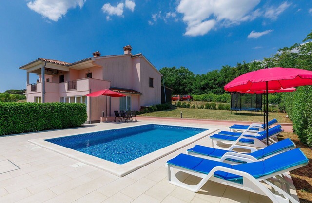 Wonderful villa for 8 people with A/C, WIFI, private pool, TV, terrace and parking