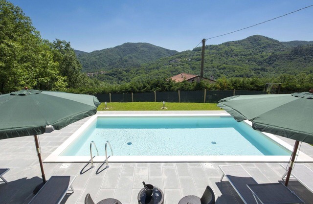 Wonderful villa with WIFI, pool, A/C, TV, terrace, pets allowed, panoramic view and parking