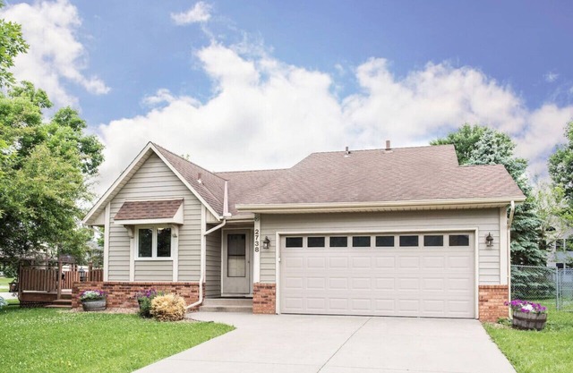 Woodbury Place, close St Paul, Stillwater, airport