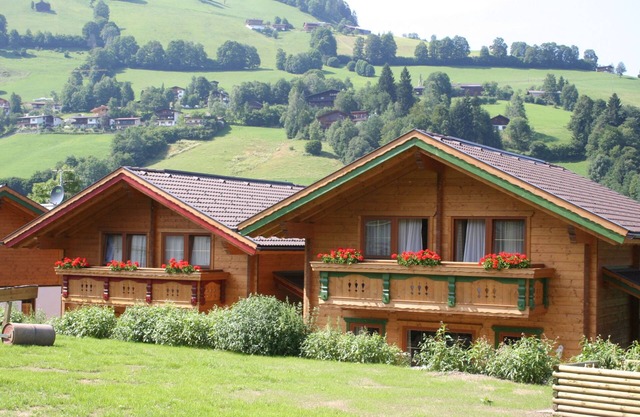 Wooden chalet with shared saunas